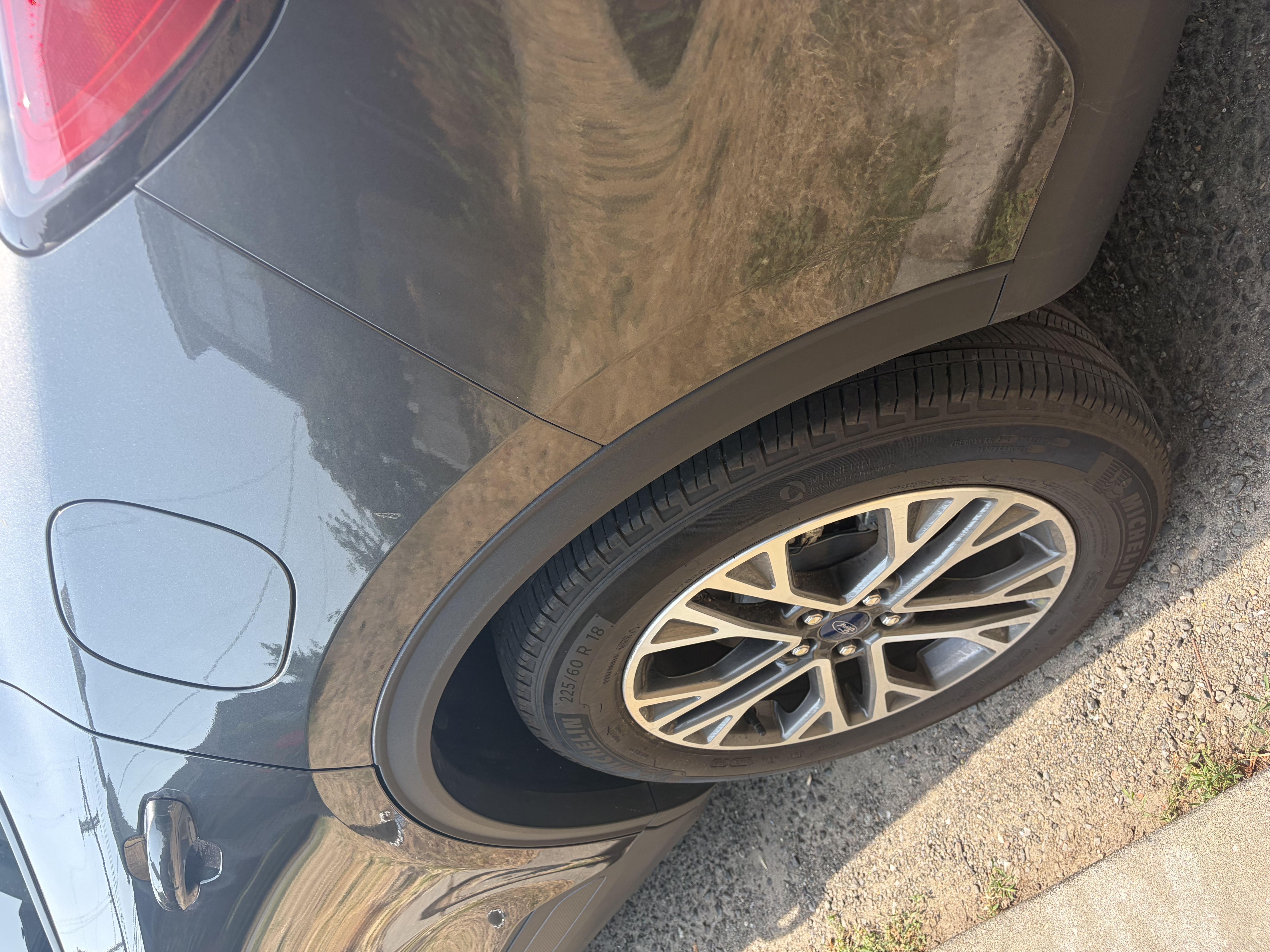 Used 2020 Ford Escape SEL FWD image 2