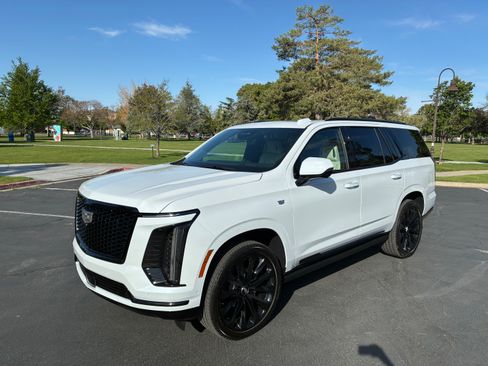 Used 2026 Cadillac Escalade Platinum Sport w/ LPO, ONYX Package AWD/4WD image 2