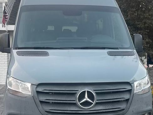 Used 2021 Mercedes-Benz Sprinter 2500 image 2