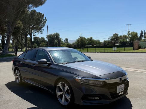 Used 2018 Honda Accord Touring image 5