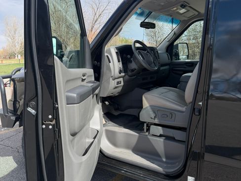 Used 2021 Nissan NV 3500 SL RWD image 11