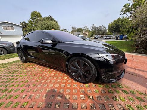 Used 2023 Tesla Model S Standard Range image 1