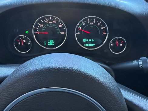 Used 2016 Jeep Wrangler Unlimited Rubicon w/ Connectivity Group image 9