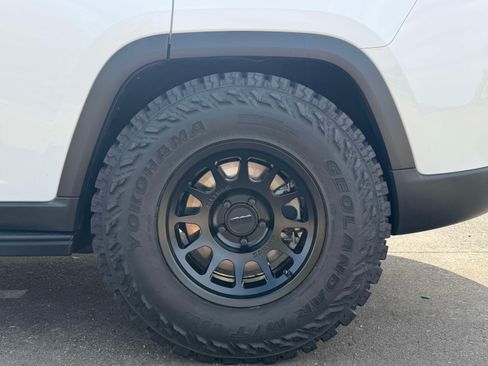 Used 2022 Jeep Grand Cherokee Trailhawk w/ Advanced Protech Group II image 24