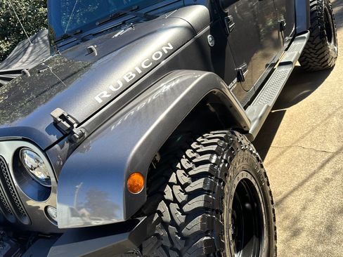 Used 2016 Jeep Wrangler Unlimited Rubicon w/ Connectivity Group image 18