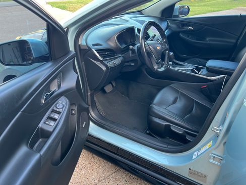 Used 2018 Chevrolet Volt Premier w/ Driver Confidence Package FWD image 11