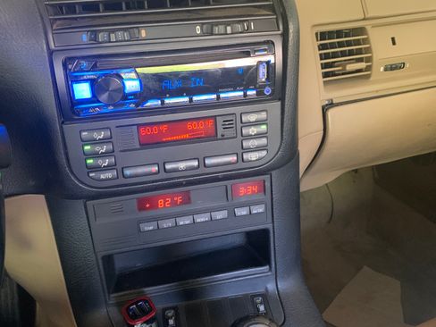 Used 1996 BMW 318i Convertible image 13