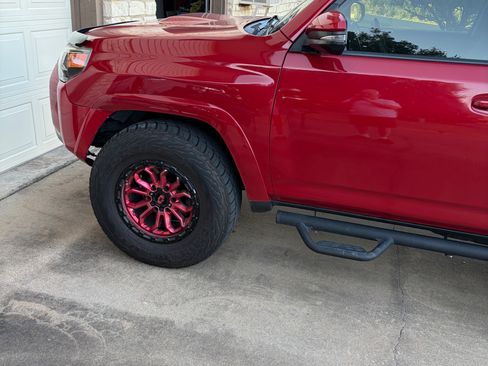 Used 2017 Toyota 4Runner TRD Off-Road Premium AWD/4WD image 10
