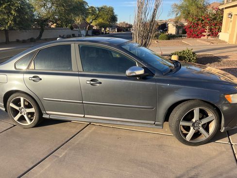 Used 2011 Volvo S40 T5 R-Design image 1