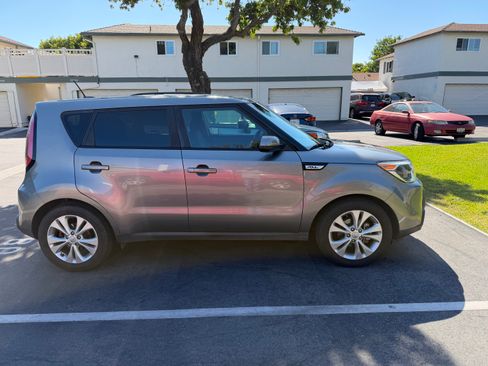 Used 2015 Kia Soul + FWD image 6
