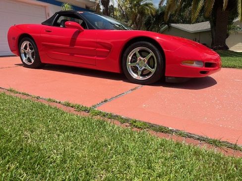 Used 2000 Chevrolet Corvette Convertible image 11