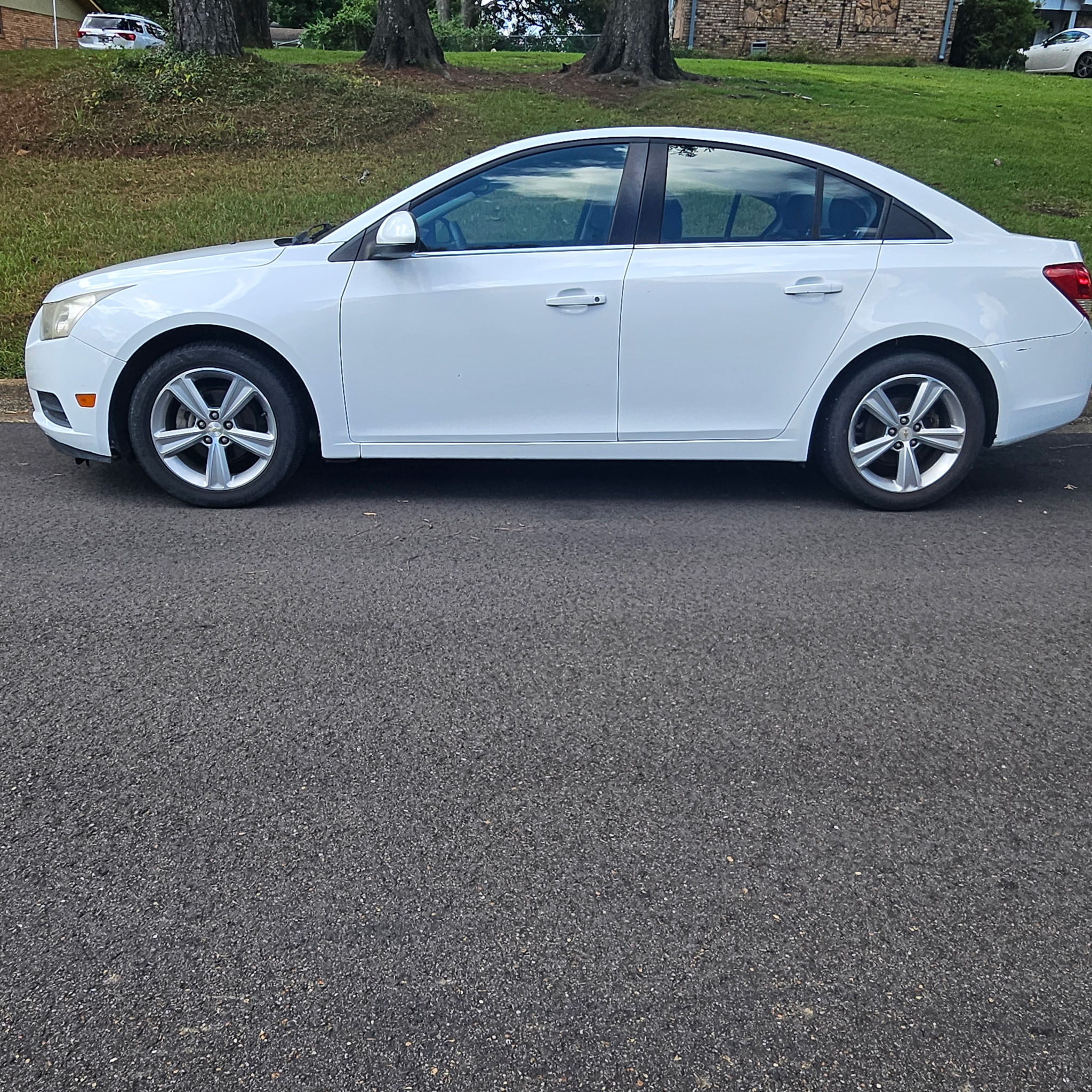 Used 2012 Chevrolet Cruze LT FWD image 2