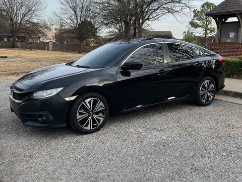 Used 2017 Honda Civic EX-T image 4
