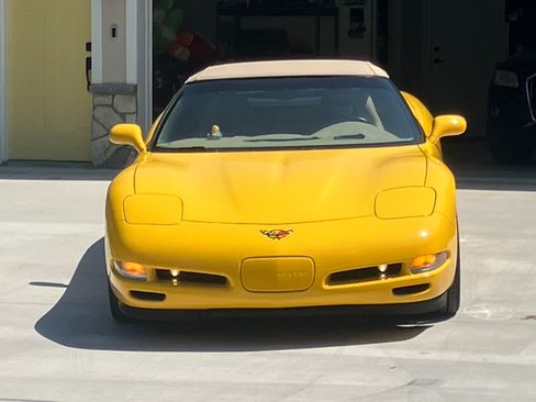 Used 2001 Chevrolet Corvette Convertible w/ Preferred Equipment Group2 RWD image 13