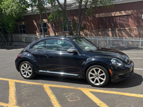 Used 2013 Volkswagen Beetle 2.5 Fender FWD image 1