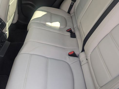 Used 2019 Jaguar F-PACE Prestige image 12