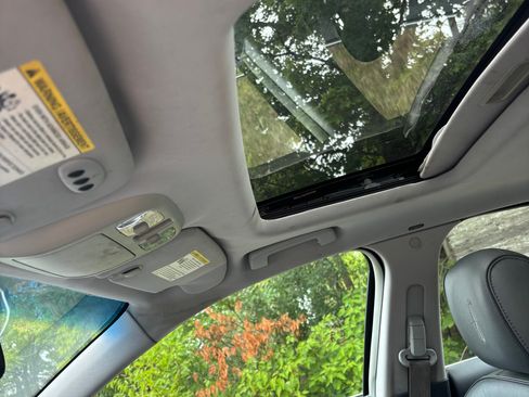 Used 2010 Lincoln MKZ image 10