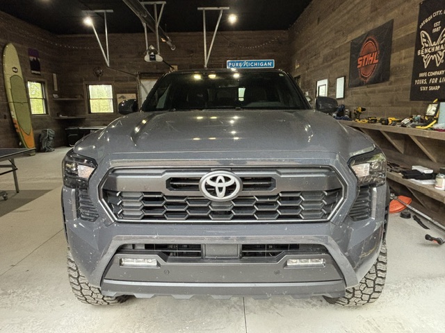 Used 2025 Toyota Tacoma TRD Off-Road w/ TRD Off Road Upgrade Package AWD/4WD image 4