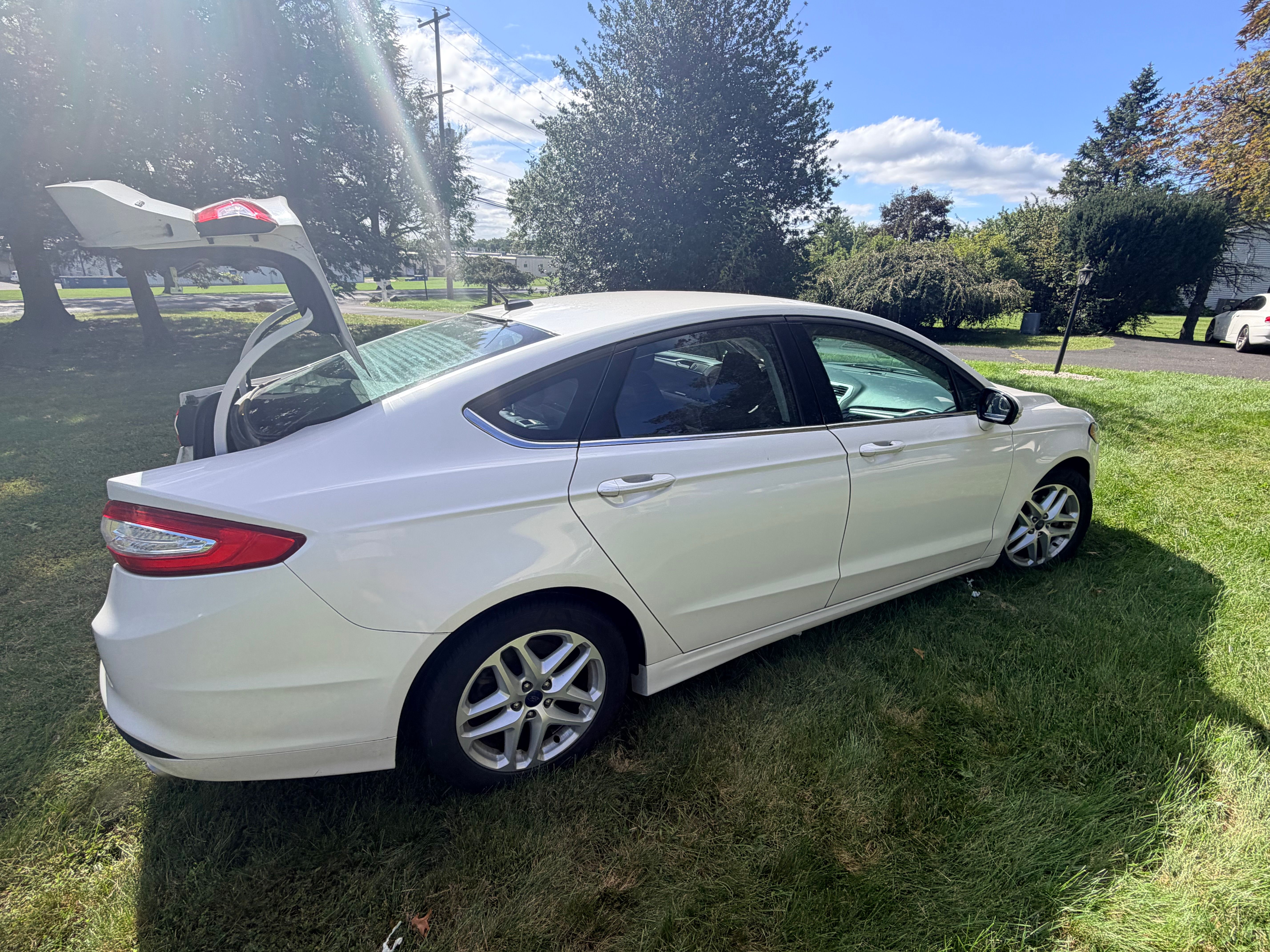 Used 2016 Ford Fusion SE FWD image 10
