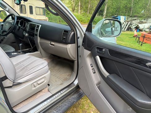 Used 2006 Toyota 4Runner Limited w/ Preferred Accessory Pkg AWD/4WD image 5