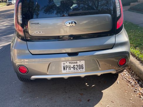 Used 2017 Kia Soul + image 2