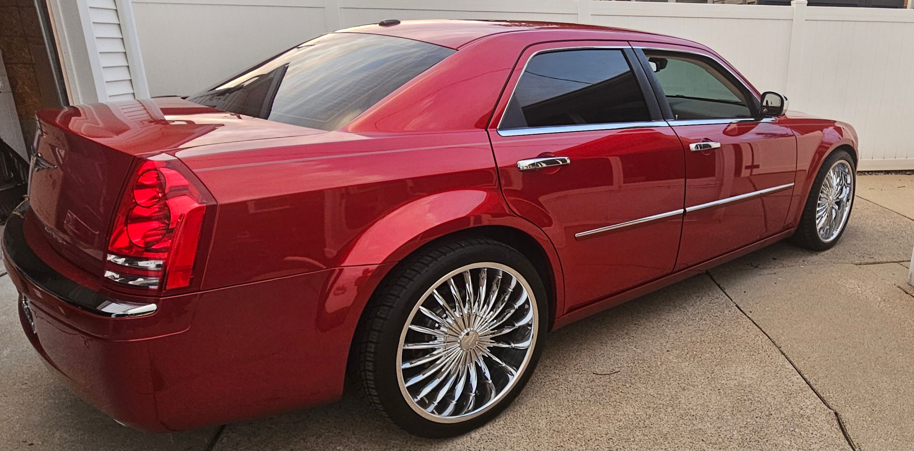 Used 2009 Chrysler 300 C RWD image 4