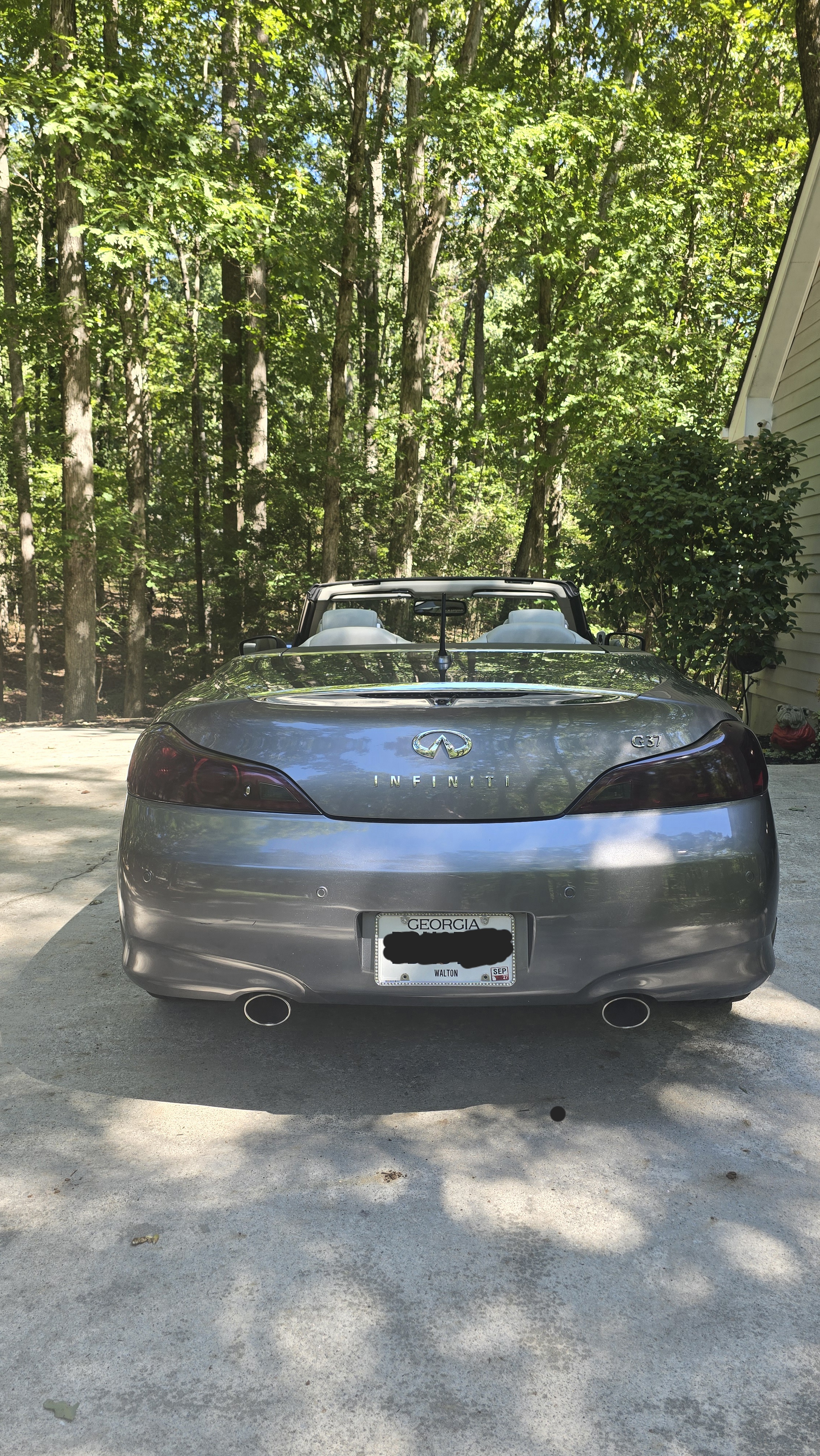 Used 2012 INFINITI G37 Convertible w/ Premium Pkg RWD image 2