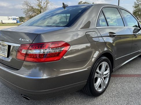 Used 2011 Mercedes-Benz E 350 4MATIC Sedan image 12