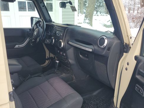 Used 2011 Jeep Wrangler Sahara w/ Mopar Chrome Edition Group image 19