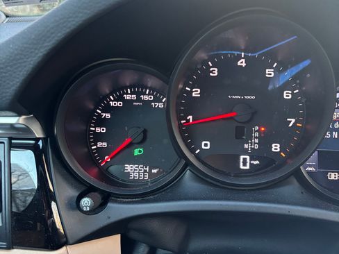 Used 2020 Porsche Macan image 6