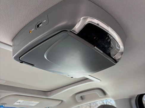 Used 2016 Toyota Sienna XLE image 14