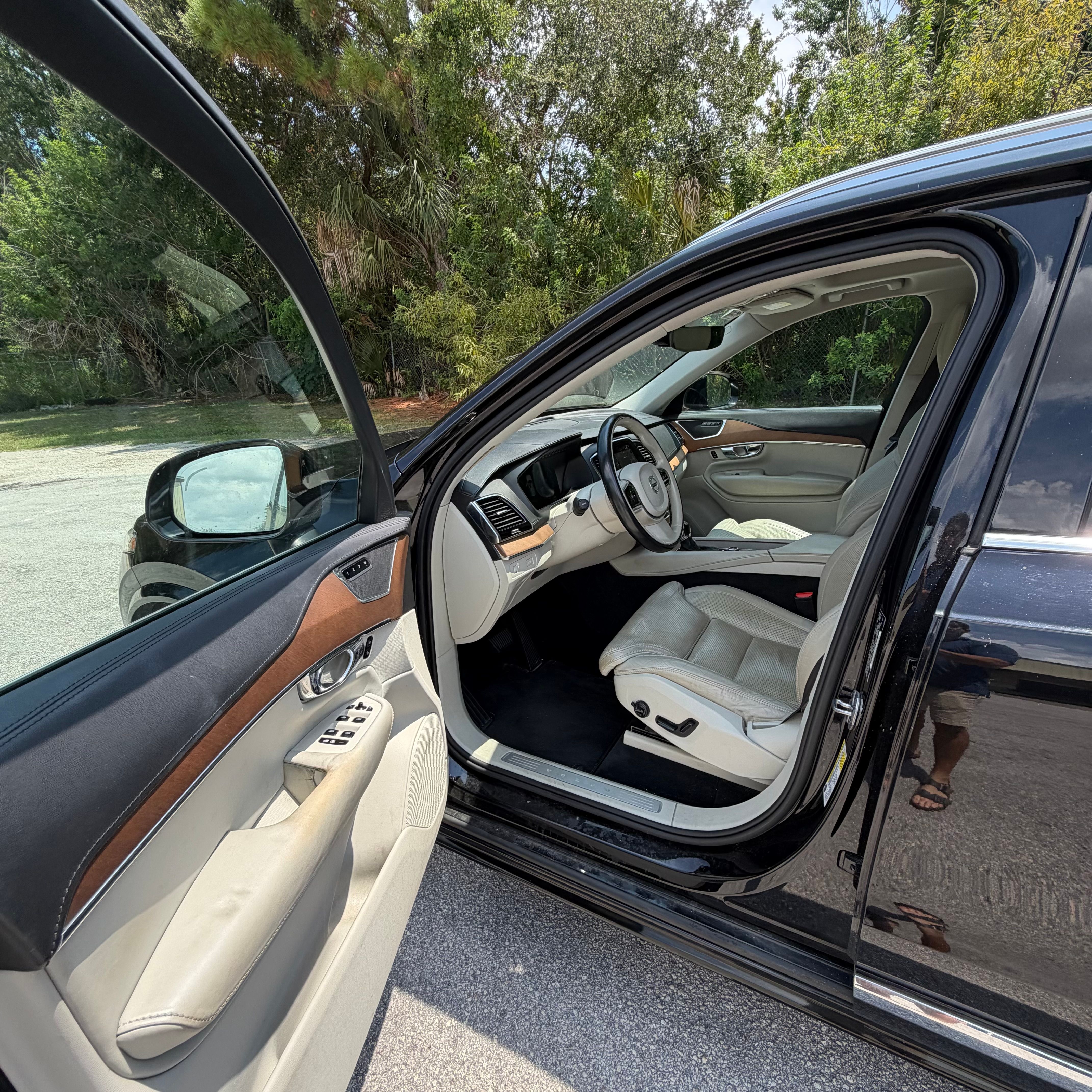 Used 2016 Volvo XC90 T6 Inscription w/ Vision Package AWD/4WD image 23