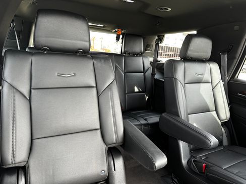 Used 2023 Cadillac Escalade Luxury image 6