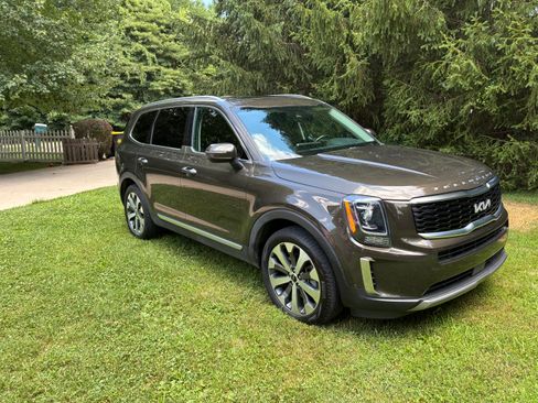 Used 2022 Kia Telluride S AWD/4WD image 1