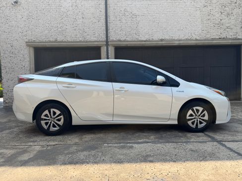 Used 2017 Toyota Prius Two image 14