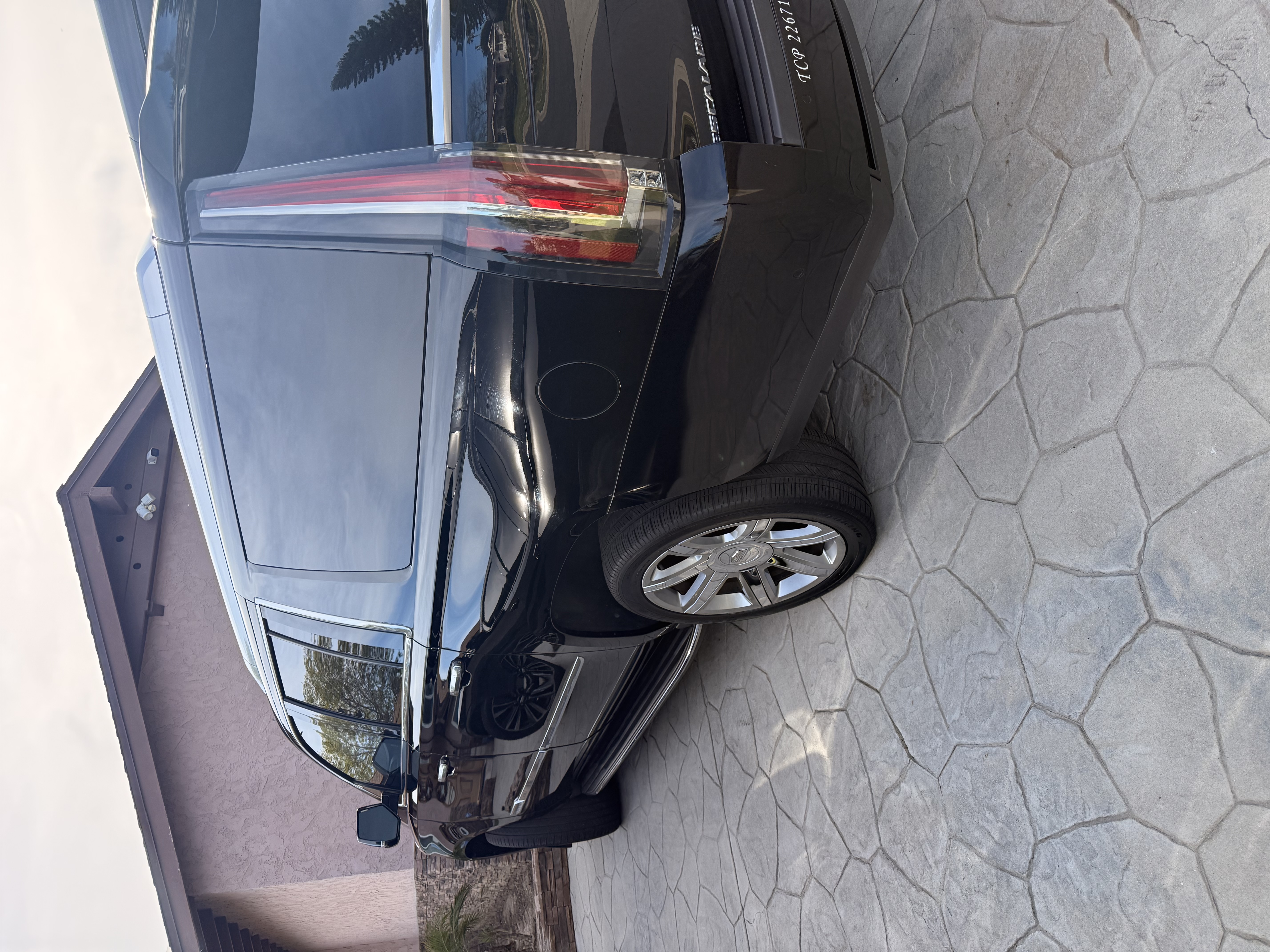 Used 2019 Cadillac Escalade ESV Luxury RWD image 5