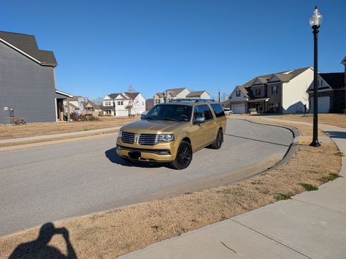 Used 2016 Lincoln Navigator L Select image 2