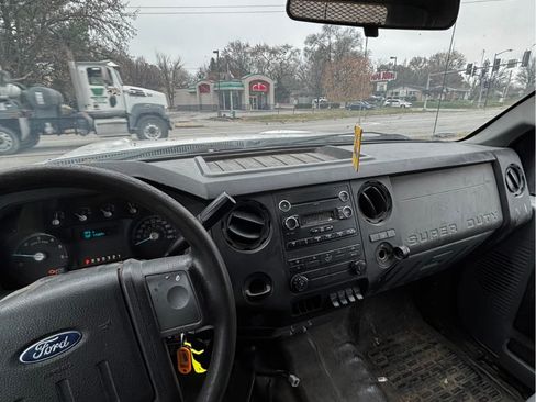 Used 2014 Ford F550 4x4 Crew Cab Super Duty image 12