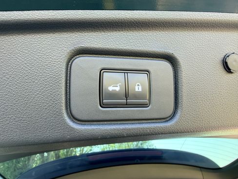 Used 2023 Nissan Pathfinder Platinum AWD/4WD image 19