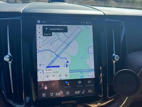 Used 2023 Volvo XC60 B6 Ultimate w/ Protection Package Premier image 6