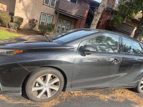 Used 2019 Toyota Mirai image 4