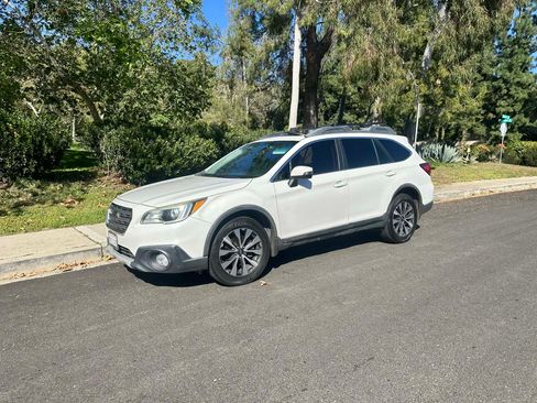 Used 2015 Subaru Outback 2.5i Limited image 2