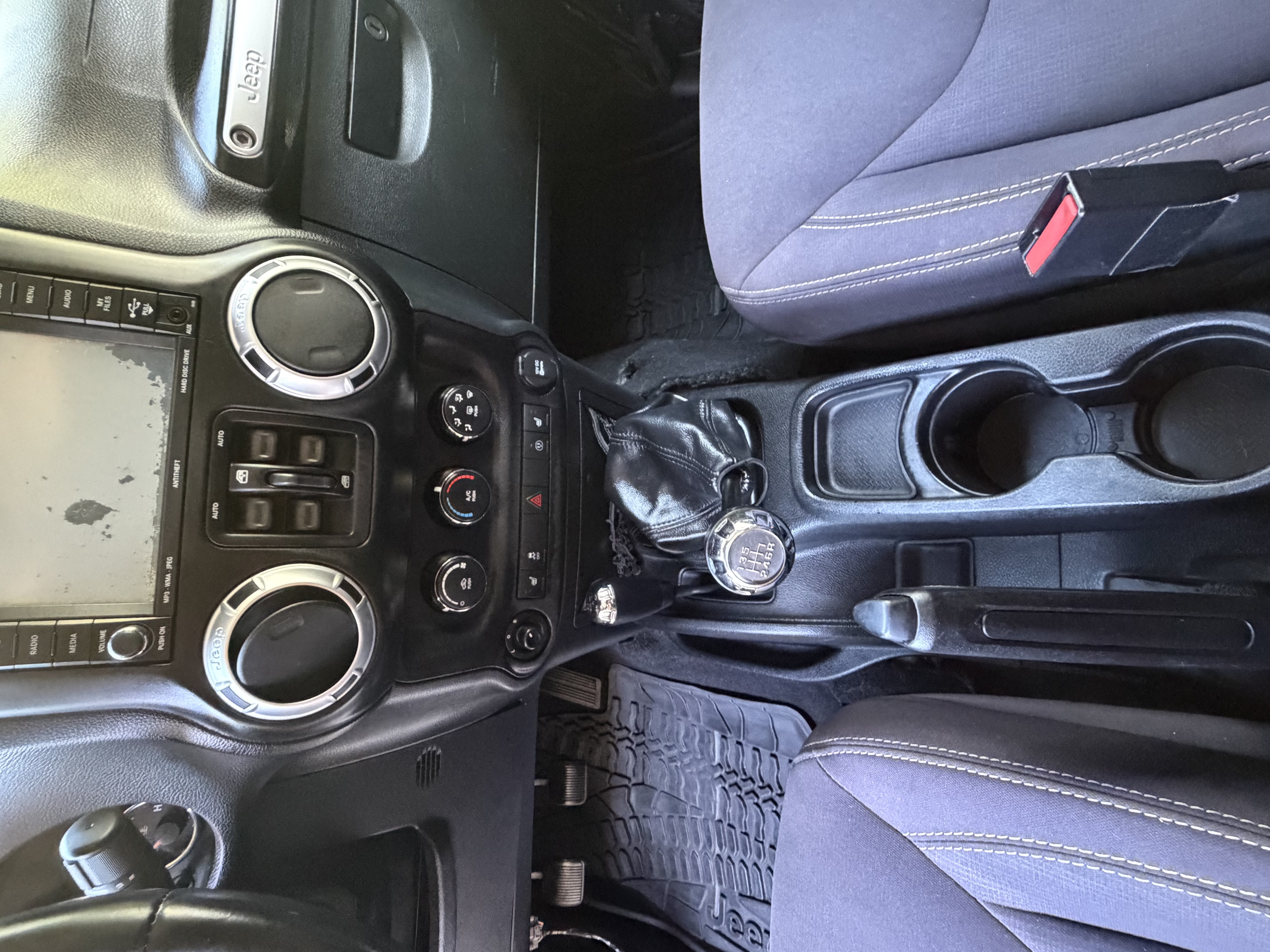 Used 2016 Jeep Wrangler Unlimited Sahara w/ Dual Top Group AWD/4WD image 10