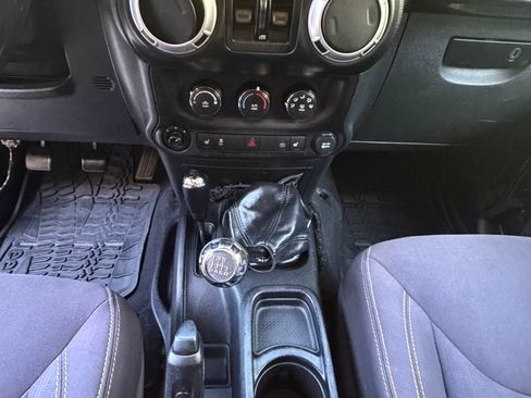 Used 2016 Jeep Wrangler Unlimited Sahara w/ Dual Top Group AWD/4WD image 10