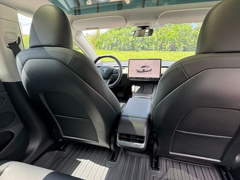 Used 2023 Tesla Model 3 Standard Range image 11