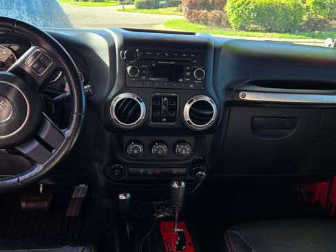 Used 2014 Jeep Wrangler Unlimited Sahara w/ Connectivity Group image 8