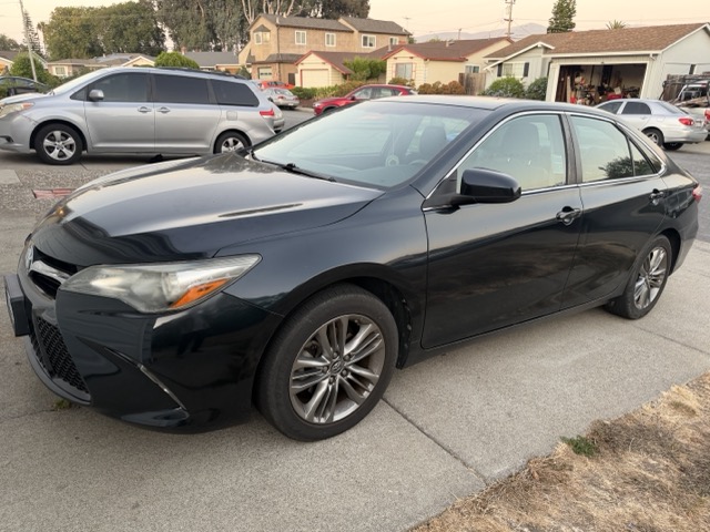 Used 2017 Toyota Camry SE w/ Moonroof Package FWD image 8