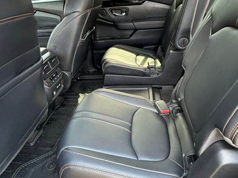 Used 2023 Honda Pilot TrailSport image 12