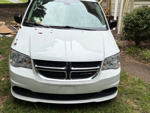Used 2019 Dodge Grand Caravan SE w/ UConnect Hands-Free Group FWD image 1