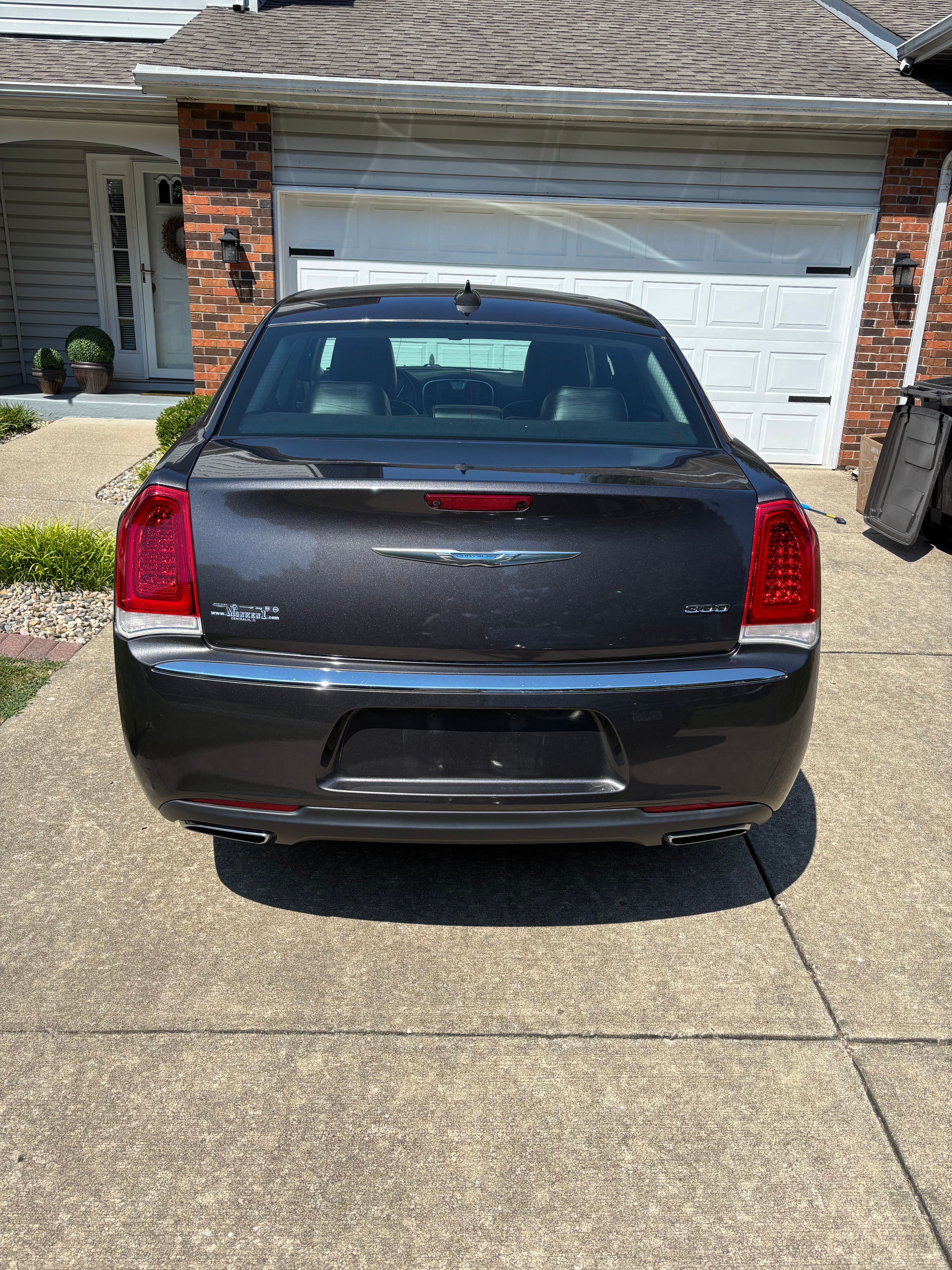 Used 2017 Chrysler 300 Limited w/ Value Package RWD image 5